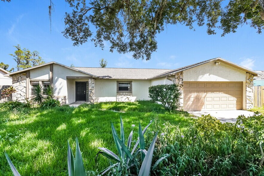 Building Photo - 409 Riverwoods Cir