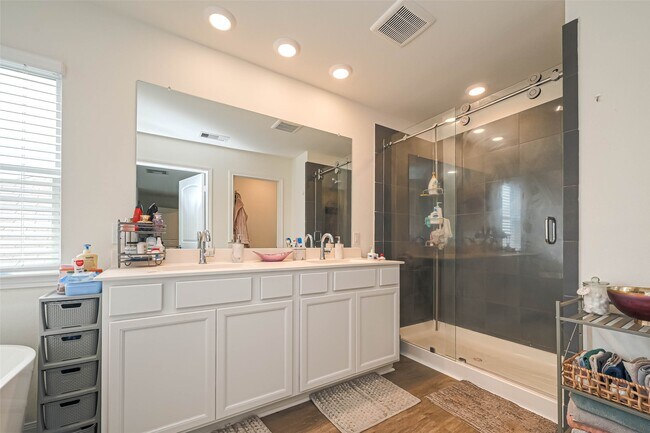 Building Photo - 9423 Klein Ln