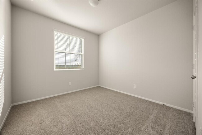 Building Photo - 160 Backwater Rd