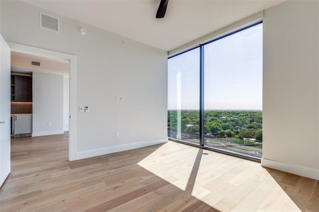 Building Photo - 8119 Douglas Ave