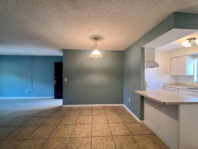 Building Photo - All inclusive 2 bed/ 1 bath condo in Hidden Lakes - Coming Soon near Downtown SRQ