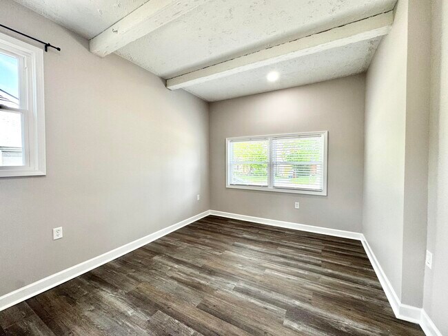 Building Photo - 1821 Blue Ridge Dr
