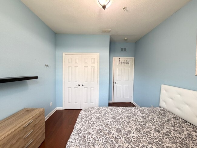 Building Photo - 6466 Cava Alta Dr
