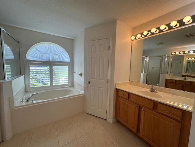 Building Photo - 10955 Lemay Dr