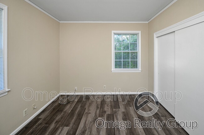 Building Photo - 3215 Walton Dr