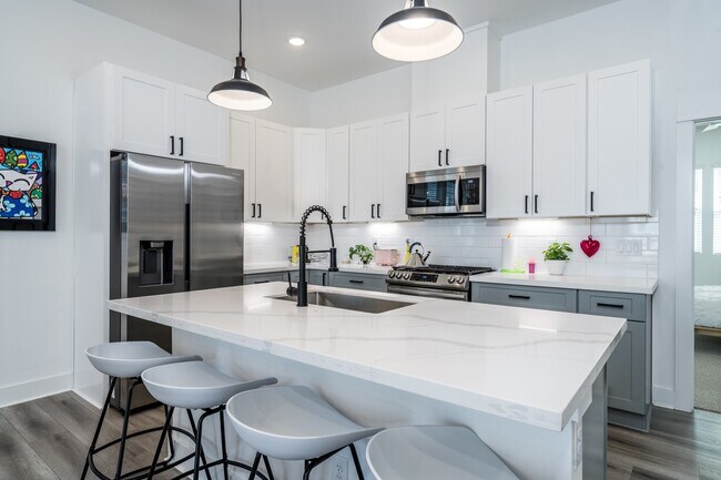 Building Photo - 8324 Springwood Cyn Ln