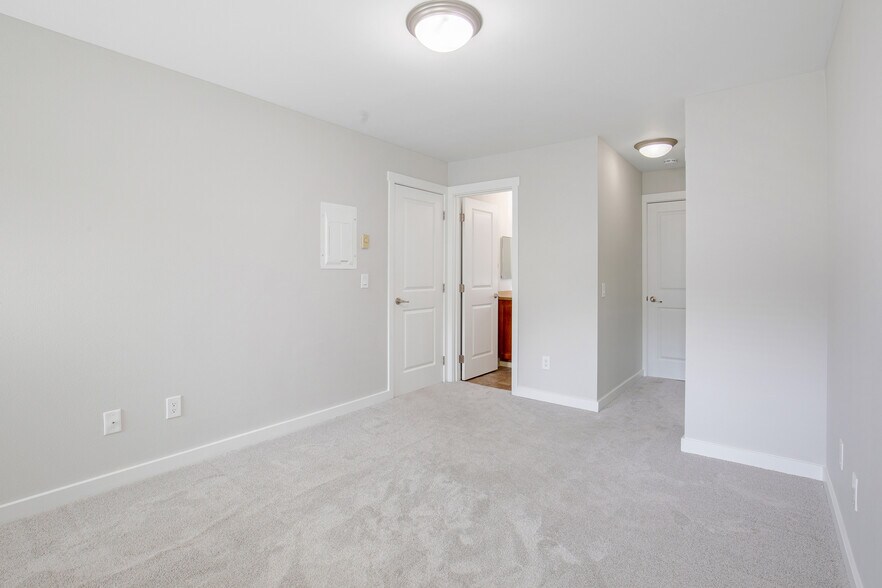Building Photo - 12300 Harbour Pointe Blvd