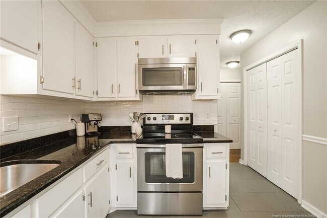 Building Photo - 425 Bayberry Ct