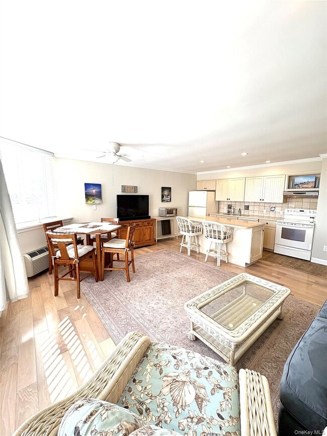 Building Photo - 253 Dune Rd