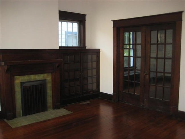 Building Photo - 319 Park Ave