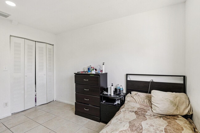 Building Photo - 5843 Woodlands Blvd