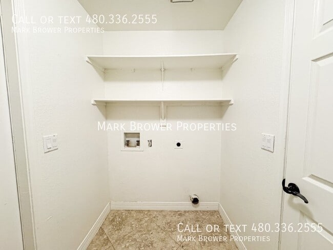 Building Photo - 449 E Meadows Ln