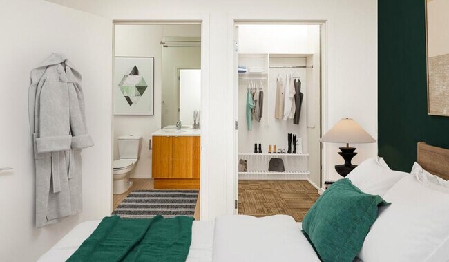 Building Photo - 1720 SW 4th Ave