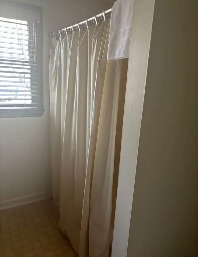 Building Photo - 680 Chalet Village Dr