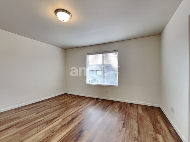 Building Photo - 2748 Moore Ave