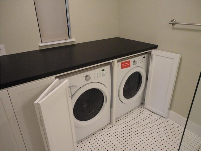 Building Photo - 3311 Speedway