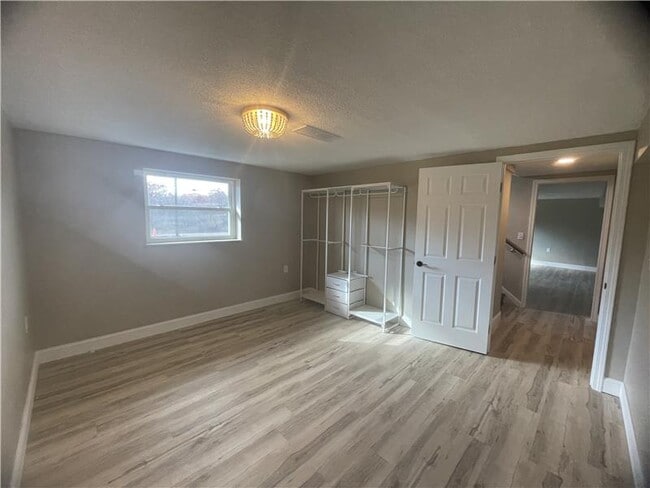 Building Photo - 889 Township Rd 217