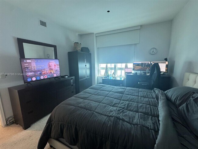 Building Photo - 950 Brickell Bay Dr