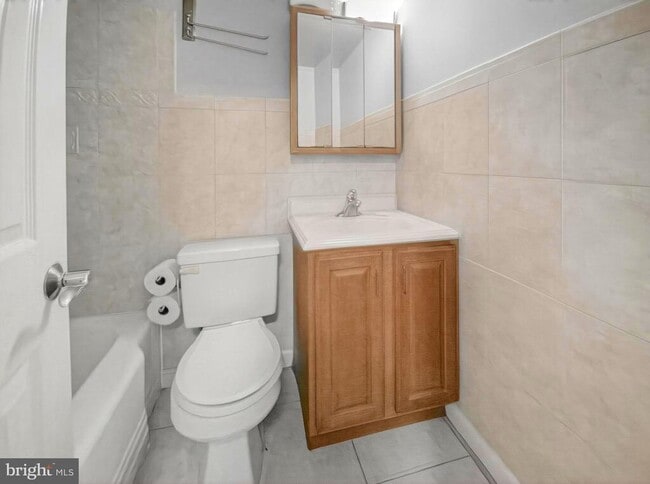 Building Photo - 1801 Clydesdale Pl NW