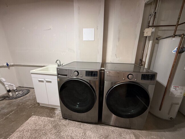 Building Photo - Spacious 4-Bedroom Home in South Fargo
