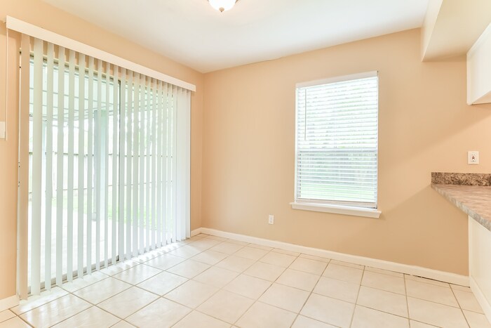 Building Photo - 2111 Mustang Springs Dr