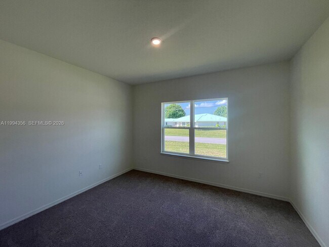 Building Photo - 2133 SE Flanders Rd