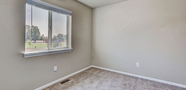 Building Photo - 747 Ponderosa Dr