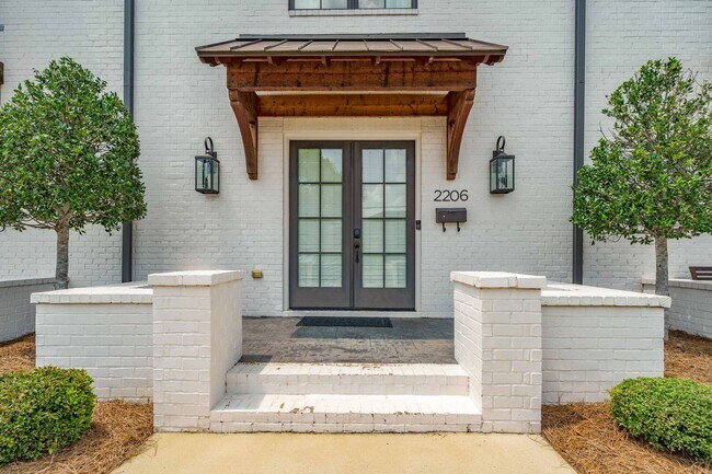 Building Photo - Beautiful 3 Bed 3.5 Bath Available Fall 2026! Move in Possible Prior to August!