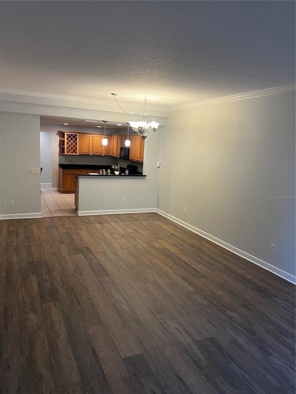 Building Photo - 831 N Fern Creek Ave