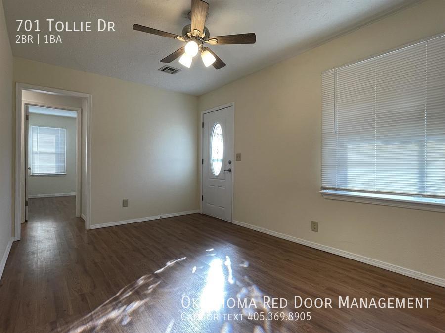 Building Photo - 701 Tollie Dr