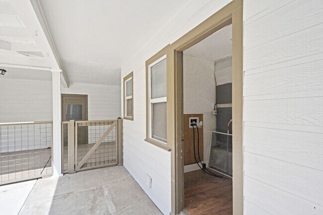 Building Photo - 671 W Merriweather St