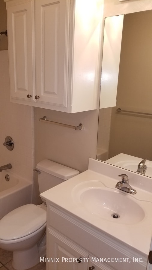 Building Photo - 3208 111th St