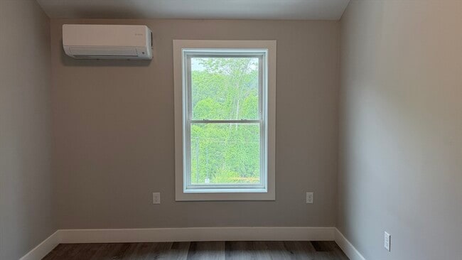 Building Photo - 251 Sladen St