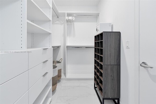 Building Photo - 16901 Collins Ave