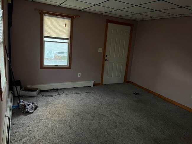 Building Photo - Plymouth 2 Br - 1Ba duplex in convenient i...