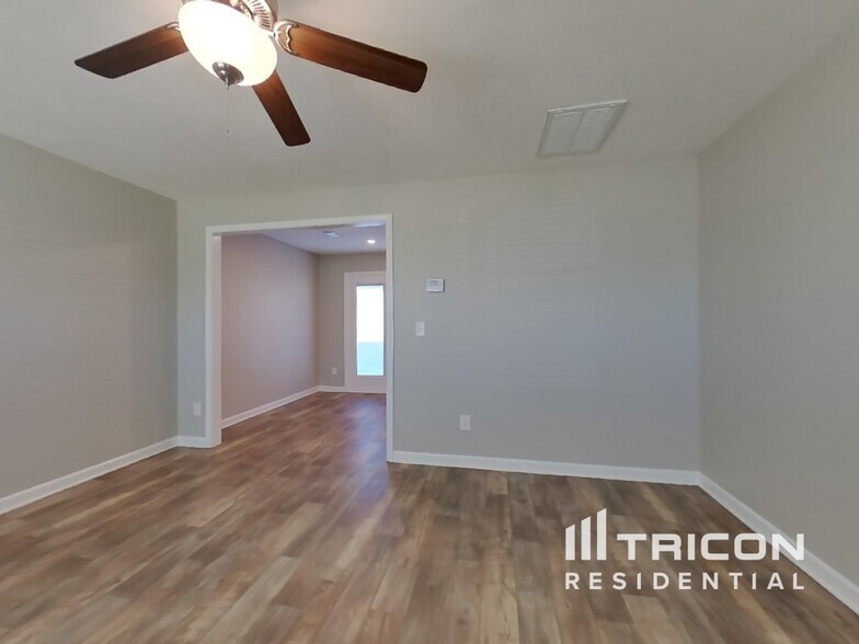 Building Photo - 913 Latting Dr