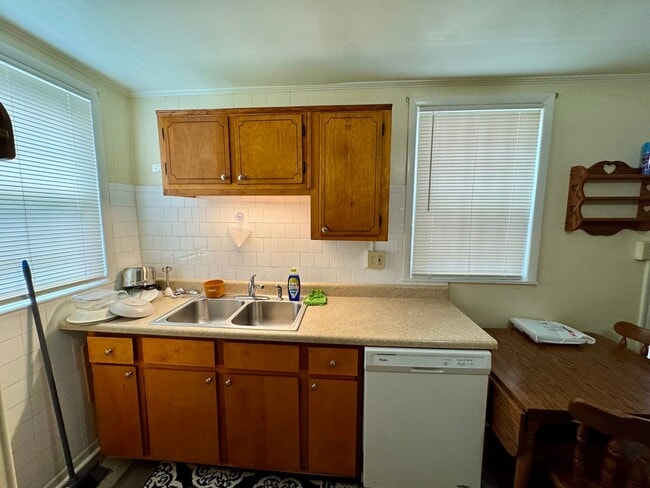 Building Photo - 1509 Hatteras St