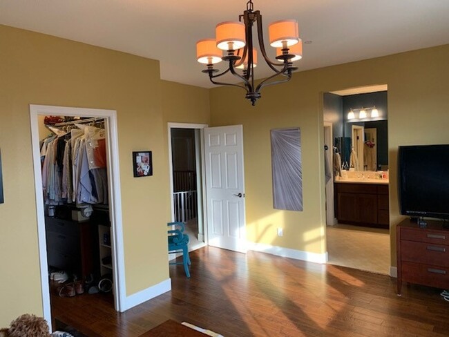 Building Photo - Stunning Five Bedroom Newer Napa Home