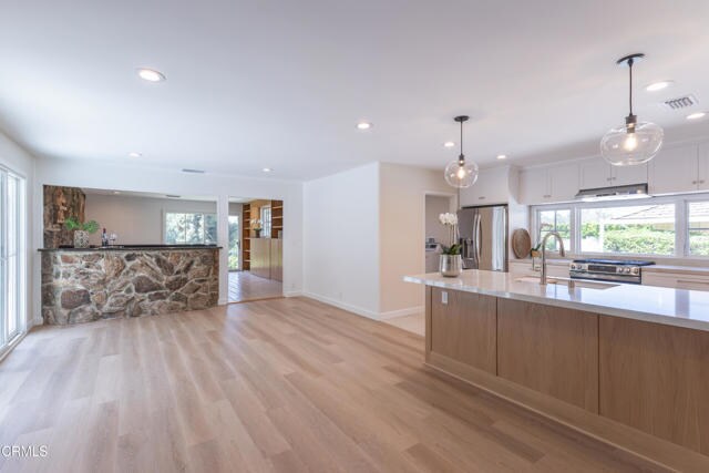Building Photo - 555 Paulette Pl
