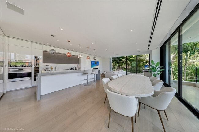 Building Photo - 420 N Hibiscus Dr