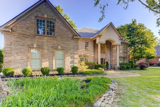 Building Photo - 1765 Hartwell Manor N