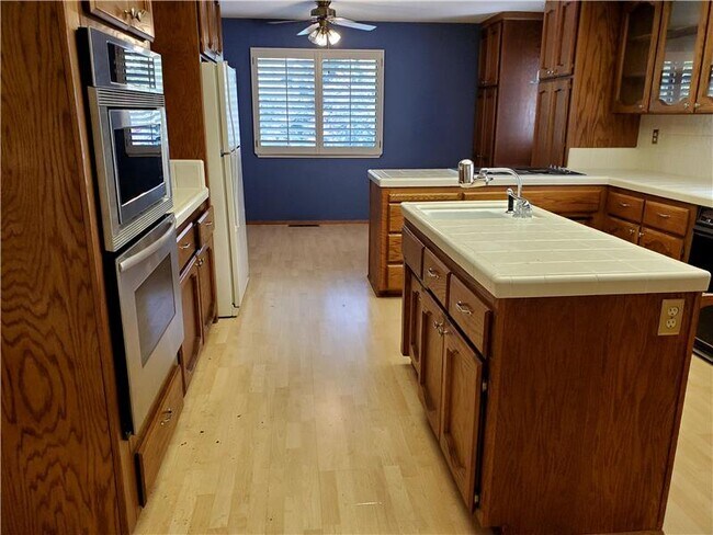 Building Photo - 7224 Pine Grove Way