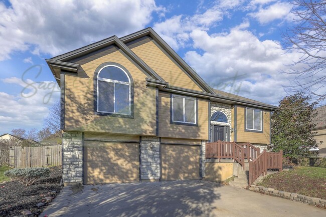 Building Photo - 706 NW Baytree Dr