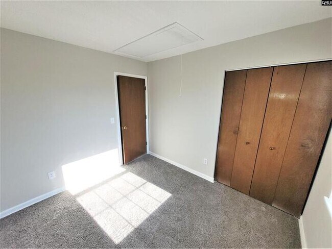 Building Photo - 252 Cherry Grove Dr