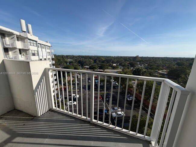 Building Photo - 1200 NE Miami Gardens Dr
