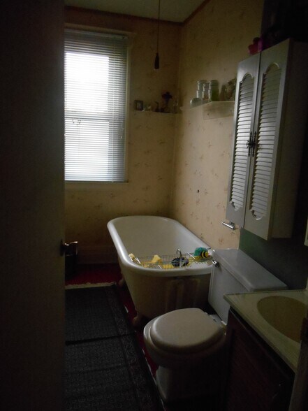 Building Photo - 9345 Charest St