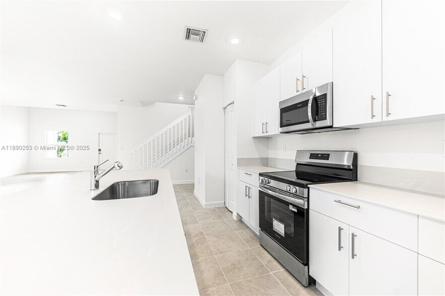 Building Photo - 2232 SE 30th St