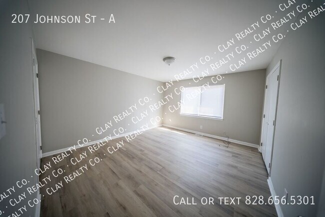Building Photo - 207 Johnson St