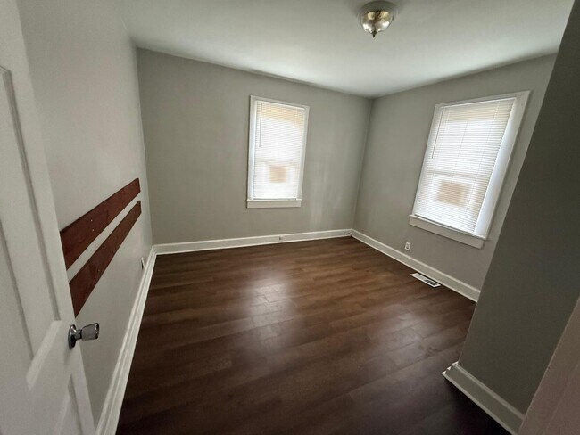 Building Photo - AVAILABLE NOW!