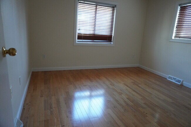 Building Photo - 33 Oxford Cir